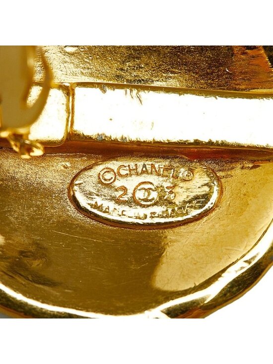 Chanel 96p 24k Gold Plated Geometric Quilted CC Logo  Chanel Vintage CC Logo Quilted Earrings Gold Plated